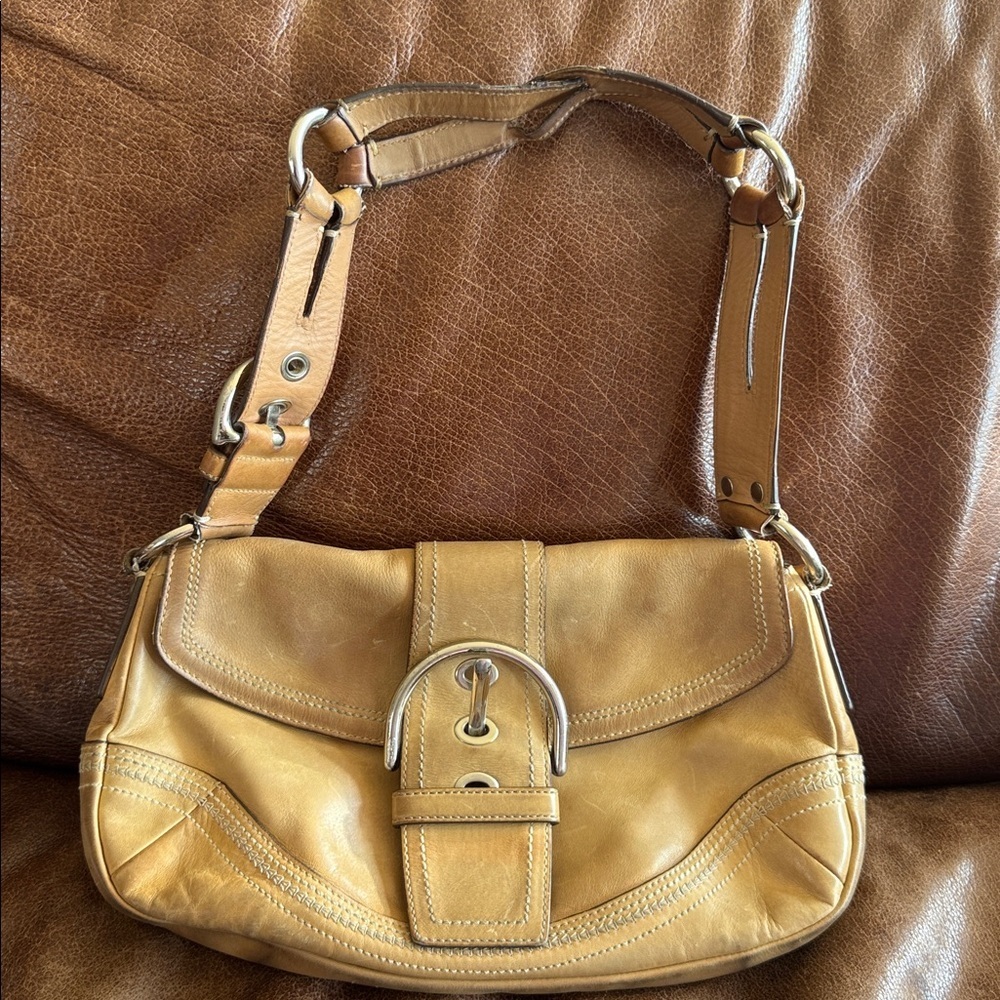 Coach 10578 Vintage British Tan Soho Leather w/Buckle Shoulder Bag